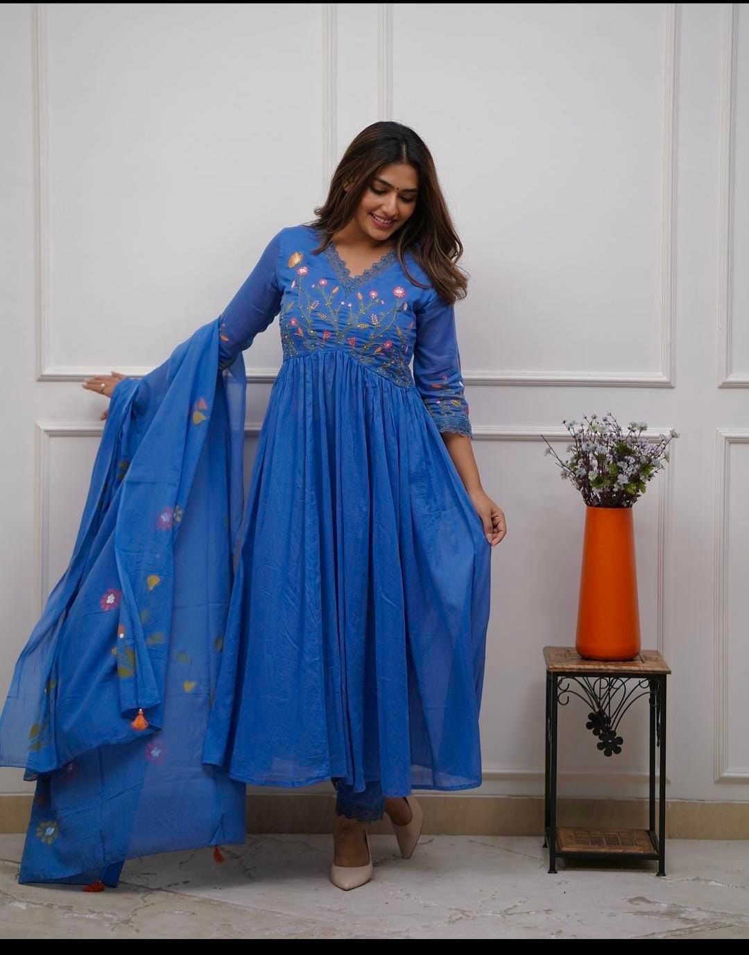 Graceful 3 Piece Kurti with Pant and Dupatta Set,