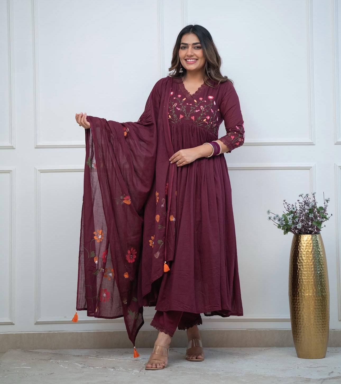 Graceful 3 Piece Kurti with Pant and Dupatta Set,